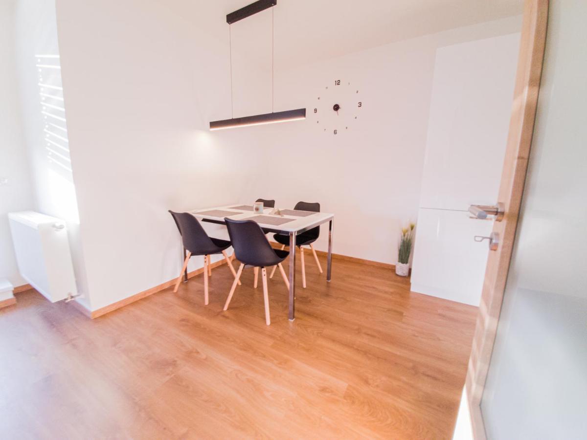 Modern Flat With Large Terrace Apartment Hradec Kralove Exterior photo