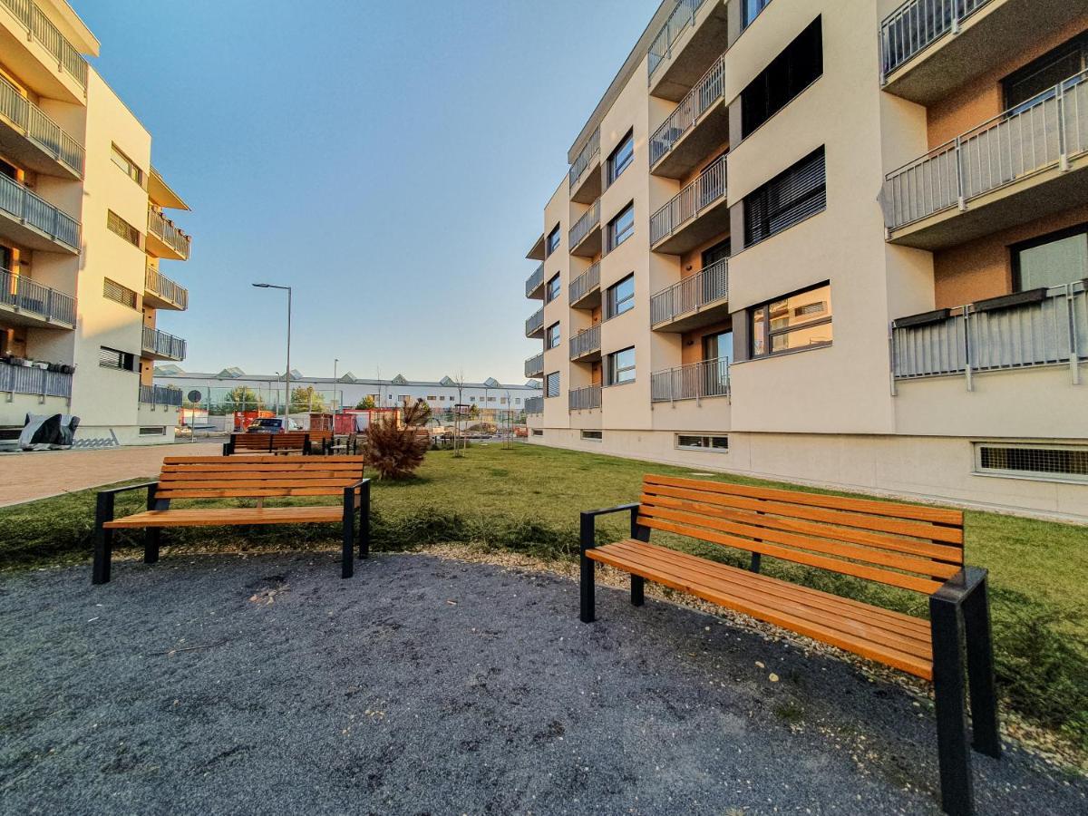 Modern Flat With Large Terrace Apartment Hradec Kralove Exterior photo